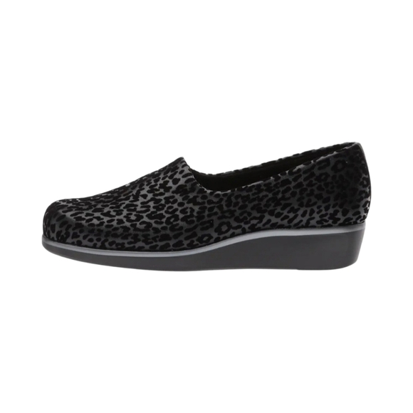 Daily‎ Deal! SAS Bliss Slip Wedge Microfiber Slip On Size 9 NWT - Picture 1 of 6